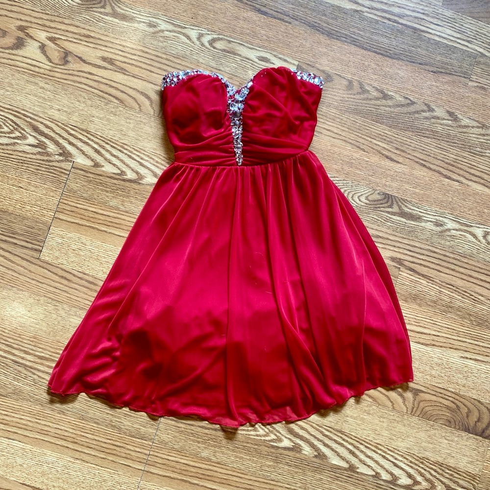 Bright red party dress ❤️